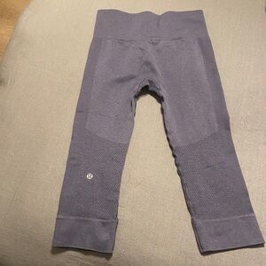 Lululemon sz 4 cropped navy blue leggings